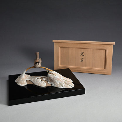 Carved Wood Sculpture, Winter Sparrow ー神保 雅 “寒雀”