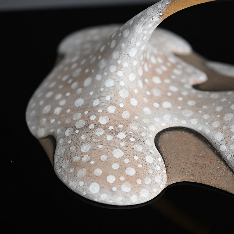 Carved Wood Sculpture, Winter Sparrow ー神保 雅 “寒雀”