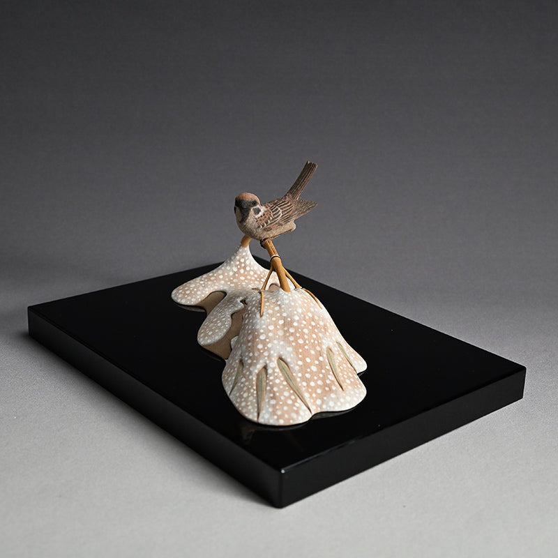 Carved Wood Sculpture, Winter Sparrow ー神保 雅 “寒雀”