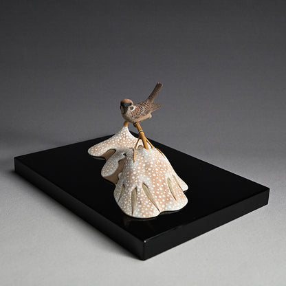 Carved Wood Sculpture, Winter Sparrow ー神保 雅 “寒雀”
