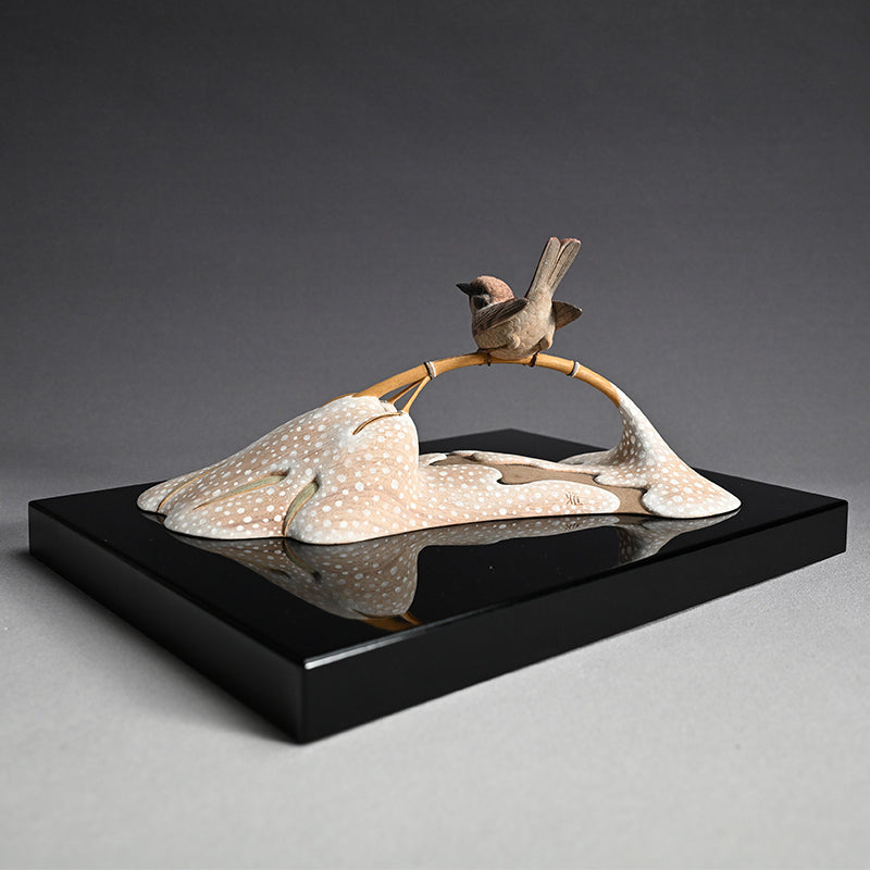 Carved Wood Sculpture, Winter Sparrow ー神保 雅 “寒雀”