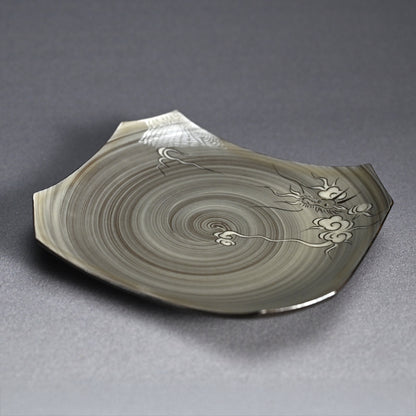 Unkaku-mon Plate Set ー十三代 横石 臥牛 “現川雲龍文 隅切皿”
