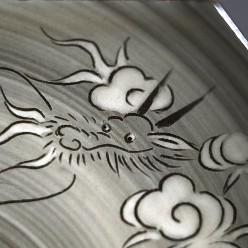 Unkaku-mon Plate Set ー十三代 横石 臥牛 “現川雲龍文 隅切皿”