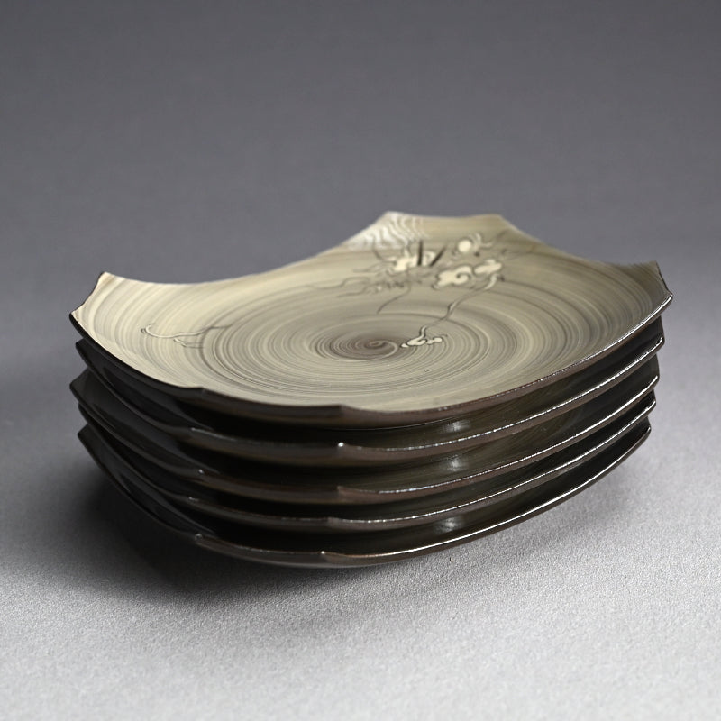 Unkaku-mon Plate Set ー十三代 横石 臥牛 “現川雲龍文 隅切皿”