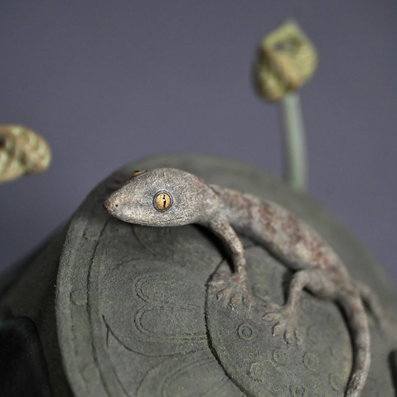 Exquisite Carved Wooden Sculpture, Gecko ー神保 雅 “守宮”
