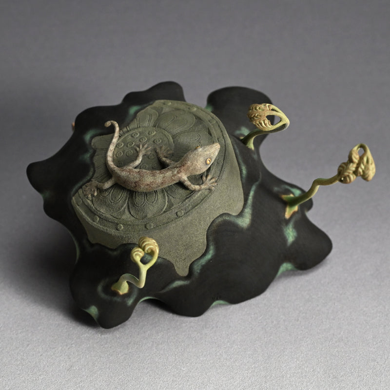 Exquisite Carved Wooden Sculpture, Gecko ー神保 雅 “守宮”