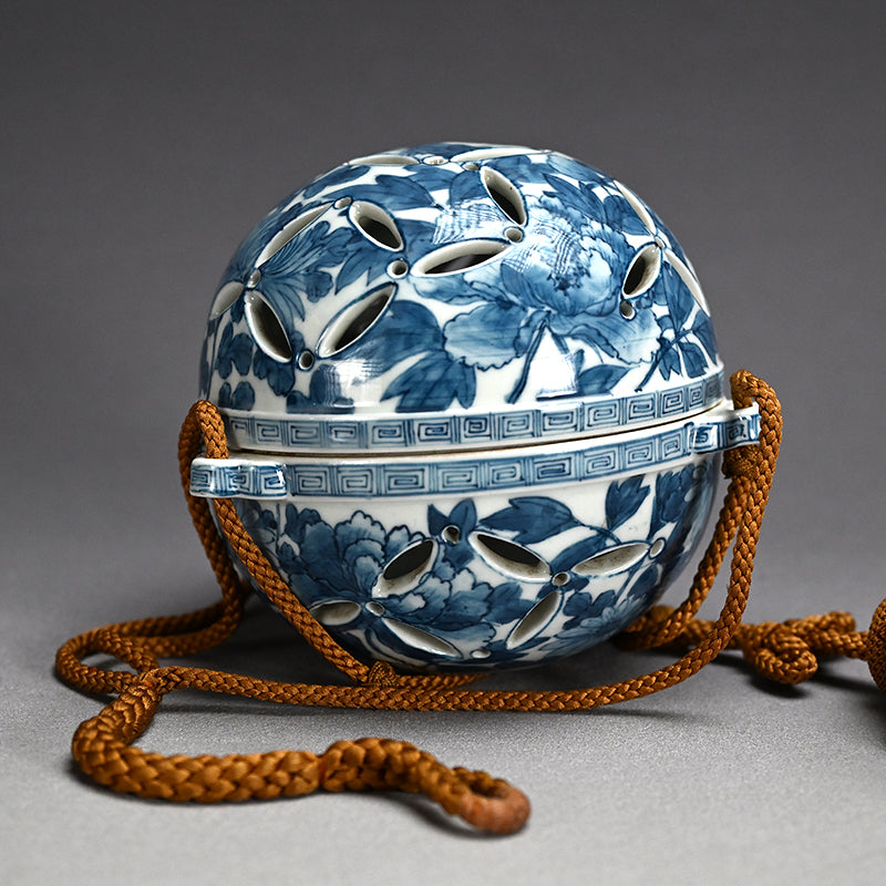Ceramic Hanging Koro ー三浦 竹泉 "陶製香炉 鍋島鉢"