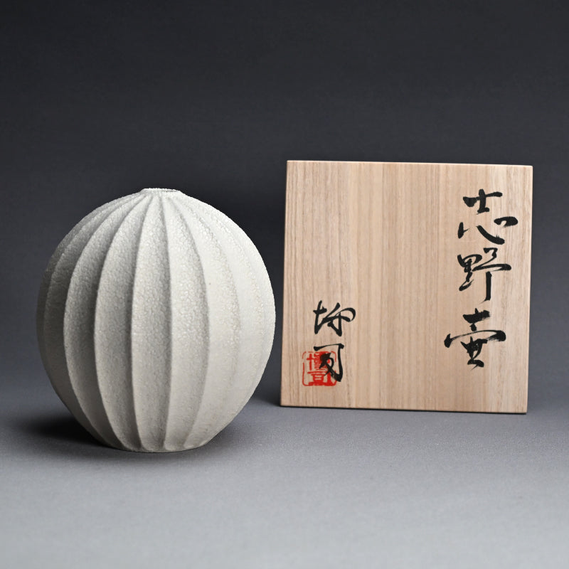 Faceted Shino Vase ー酒井 博司 “志野壺”