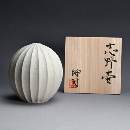 Faceted Shino Vase ー酒井 博司 “志野壺”