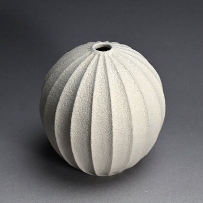 Faceted Shino Vase ー酒井 博司 “志野壺”