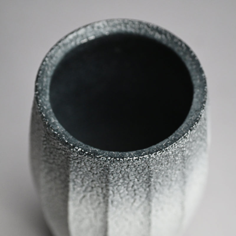 Ai-iro Blue Shino Vase ー酒井 博司 “藍色志野花入れ”