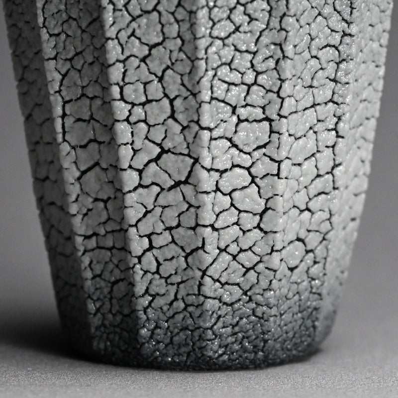 Ai-iro Blue Shino Vase ー酒井 博司 “藍色志野花入れ”