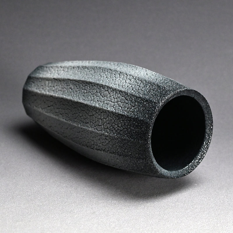 Ai-iro Blue Shino Vase ー酒井 博司 “藍色志野花入れ”