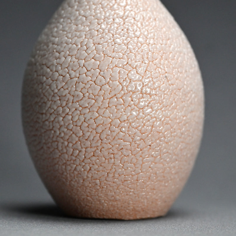 Shino Ichirin Sashi Flower Vase ー酒井 博司 “紅志野 一輪差し”