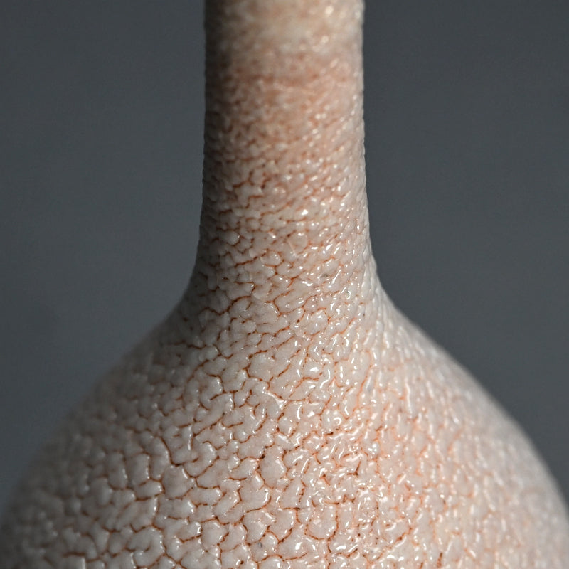 Shino Ichirin Sashi Flower Vase ー酒井 博司 “紅志野 一輪差し”