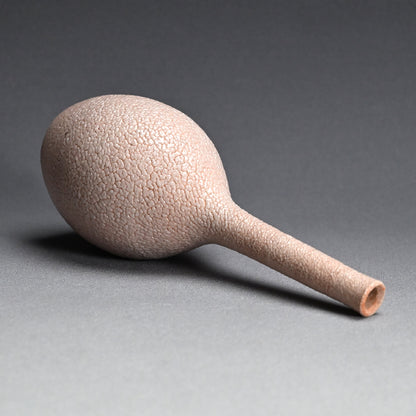 Shino Ichirin Sashi Flower Vase ー酒井 博司 “紅志野 一輪差し”