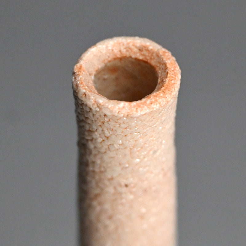 Shino Ichirin Sashi Flower Vase ー酒井 博司 “紅志野 一輪差し”