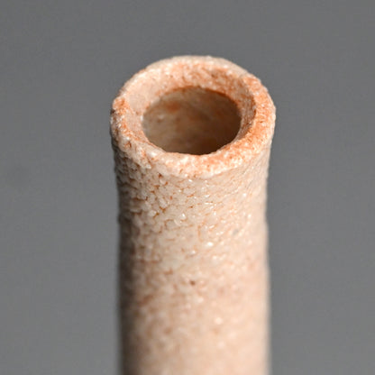 Shino Ichirin Sashi Flower Vase ー酒井 博司 “紅志野 一輪差し”