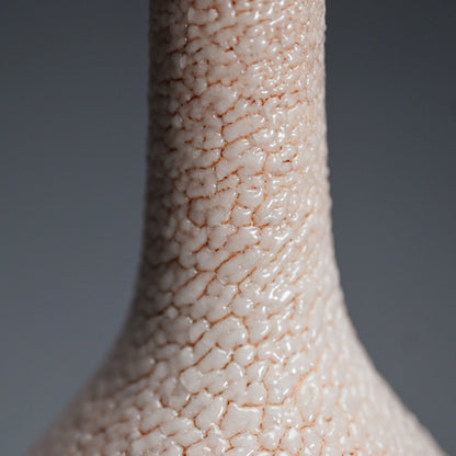Shino Ichirin Sashi Flower Vase ー酒井 博司 “紅志野 一輪差し”