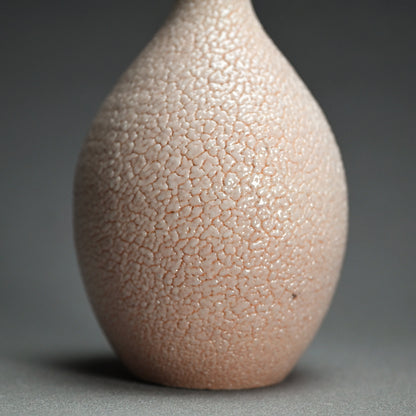 Shino Ichirin Sashi Flower Vase ー酒井 博司 “紅志野 一輪差し”