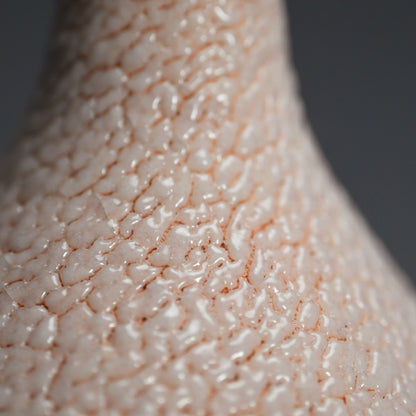 Shino Ichirin Sashi Flower Vase ー酒井 博司 “紅志野 一輪差し”