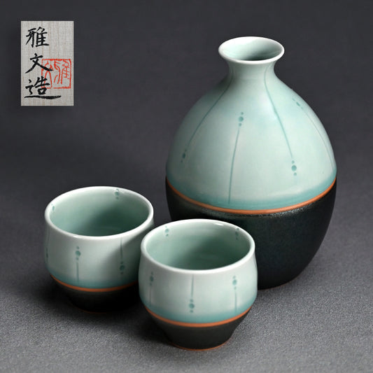 Celadon Shuki Sake Set ー土井 雅文 “鉄彩磁点線文酒器”