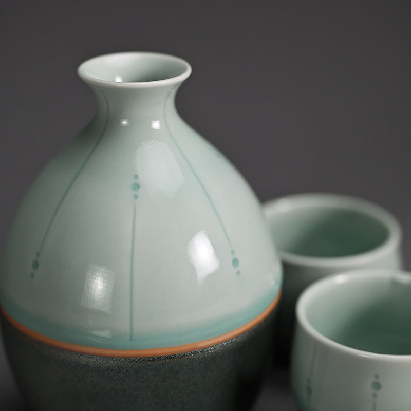 Celadon Shuki Sake Set ー土井 雅文 “鉄彩磁点線文酒器”