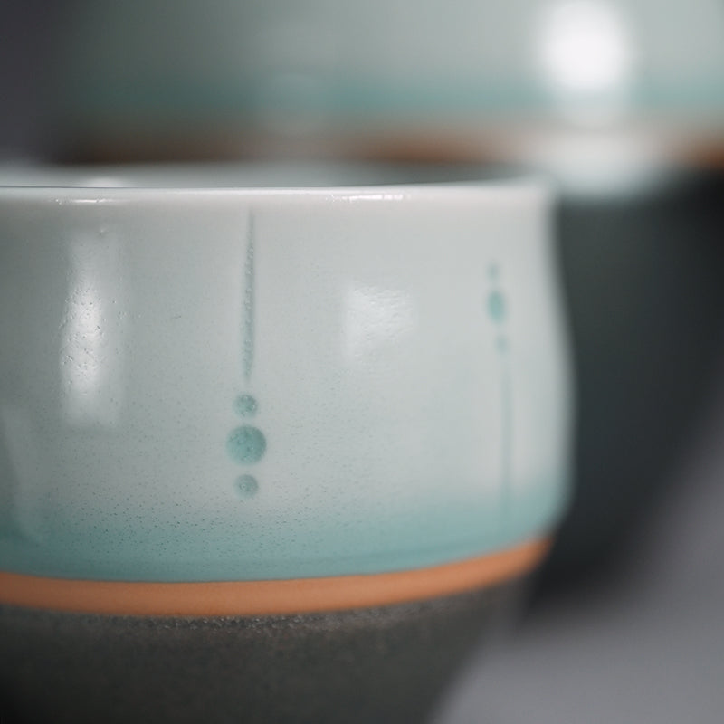 Celadon Shuki Sake Set ー土井 雅文 “鉄彩磁点線文酒器”