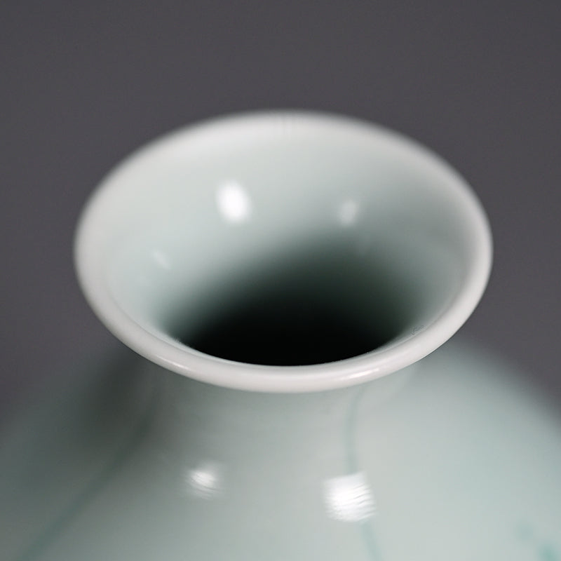 Celadon Shuki Sake Set ー土井 雅文 “鉄彩磁点線文酒器”