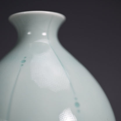 Celadon Shuki Sake Set ー土井 雅文 “鉄彩磁点線文酒器”
