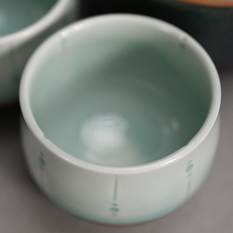 Celadon Shuki Sake Set ー土井 雅文 “鉄彩磁点線文酒器”