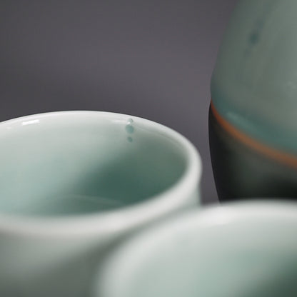 Celadon Shuki Sake Set ー土井 雅文 “鉄彩磁点線文酒器”