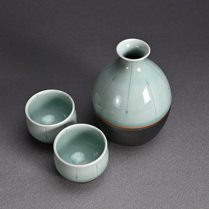 Celadon Shuki Sake Set ー土井 雅文 “鉄彩磁点線文酒器”