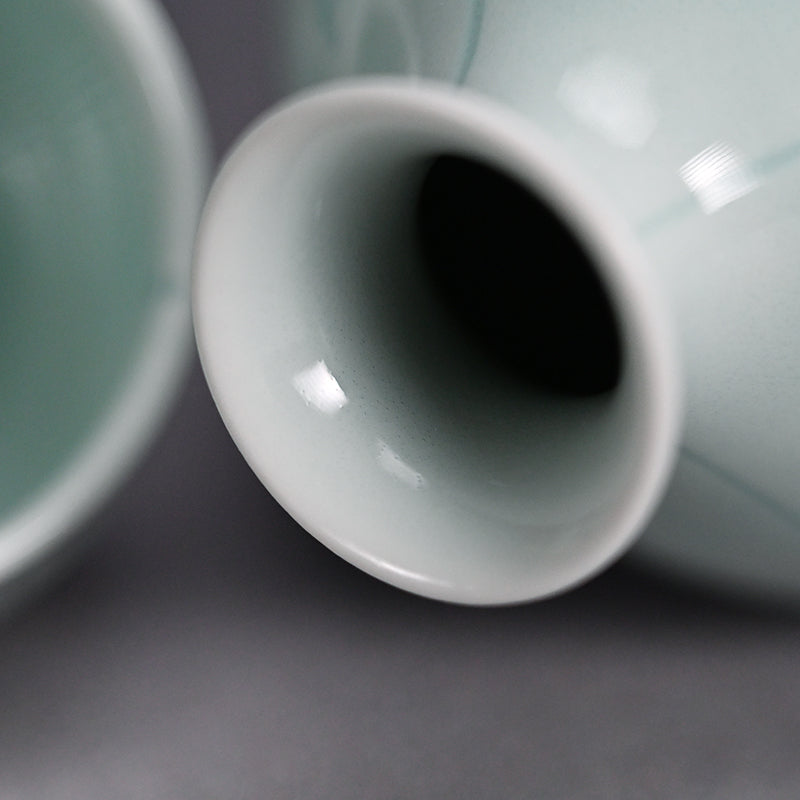 Celadon Shuki Sake Set ー土井 雅文 “鉄彩磁点線文酒器”