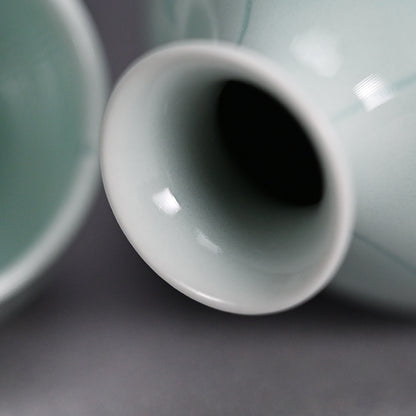 Celadon Shuki Sake Set ー土井 雅文 “鉄彩磁点線文酒器”