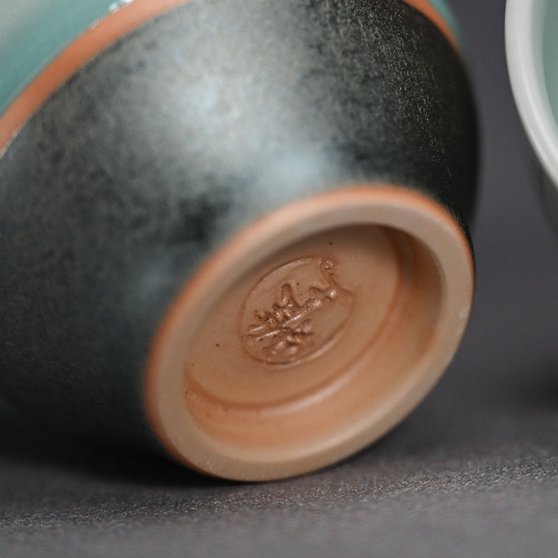 Celadon Shuki Sake Set ー土井 雅文 “鉄彩磁点線文酒器”