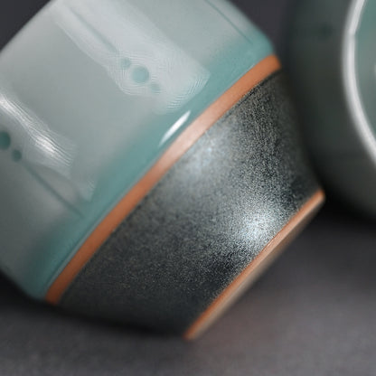 Celadon Shuki Sake Set ー土井 雅文 “鉄彩磁点線文酒器”