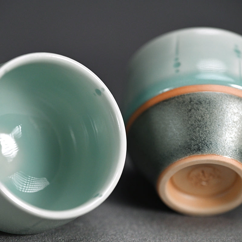 Celadon Shuki Sake Set ー土井 雅文 “鉄彩磁点線文酒器”