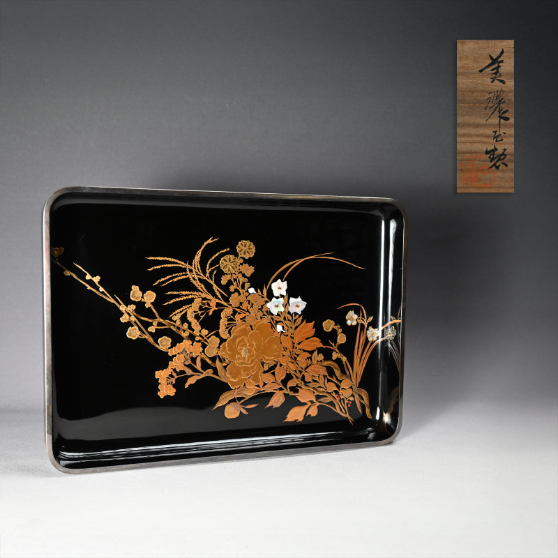 Breathtaking Lacquered Tray ー神坂 雪佳 “四季草花模様 廣蓋”