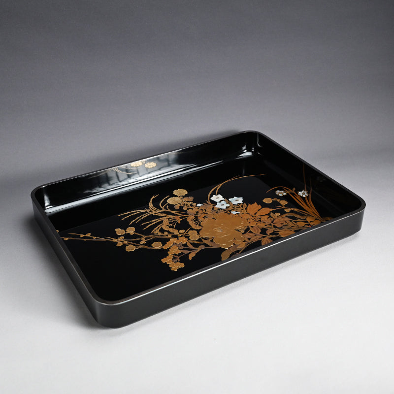 Breathtaking Lacquered Tray ー神坂 雪佳 “四季草花模様 廣蓋”