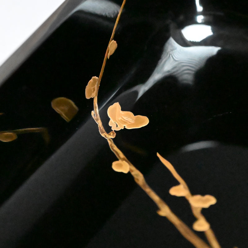 Breathtaking Lacquered Tray ー神坂 雪佳 “四季草花模様 廣蓋”