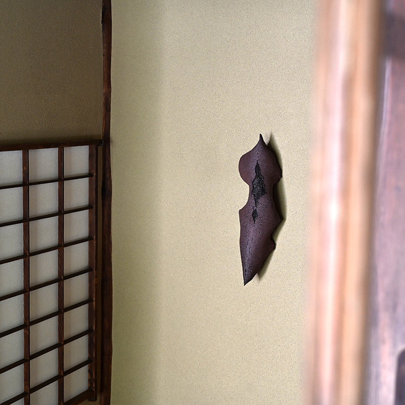 Wall-Mounted Ceramic Object ー向井 奈生子 “癒殻”