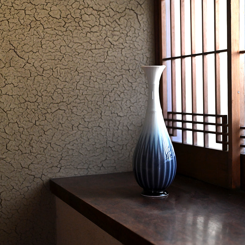 Tsurukubi Porcelain Flower Vase ー永草 陽平 “流彩磁花入”