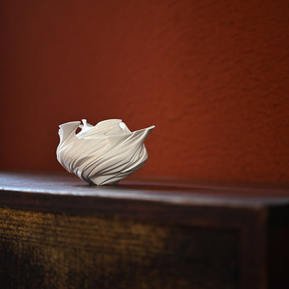 Whirling Form Kogo Incense Holder ー松村 淳 “Shifting Qualia C ↔ I”