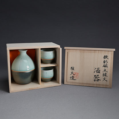 Celadon Shuki Sake Set ー土井 雅文 “鉄彩磁点線文酒器”