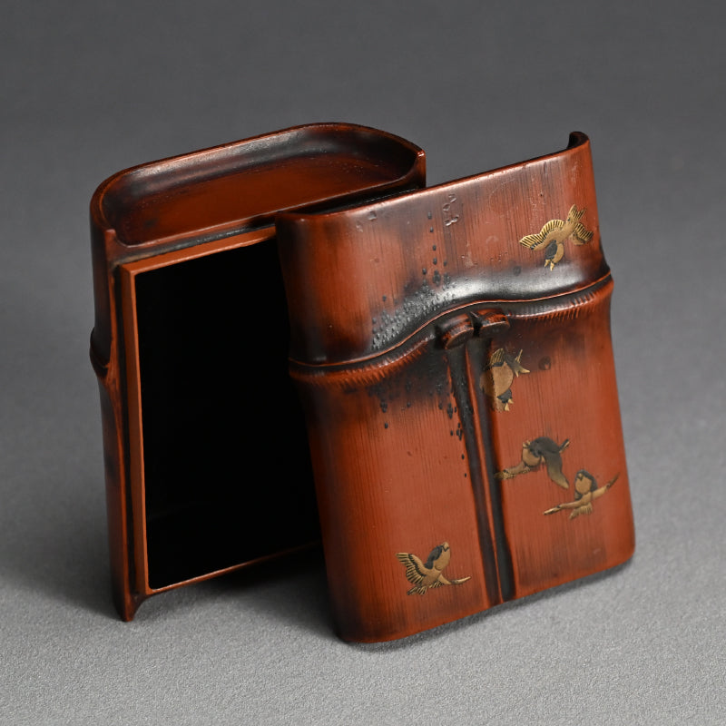 Elegant Small Lacquered Bamboo Futamono Box