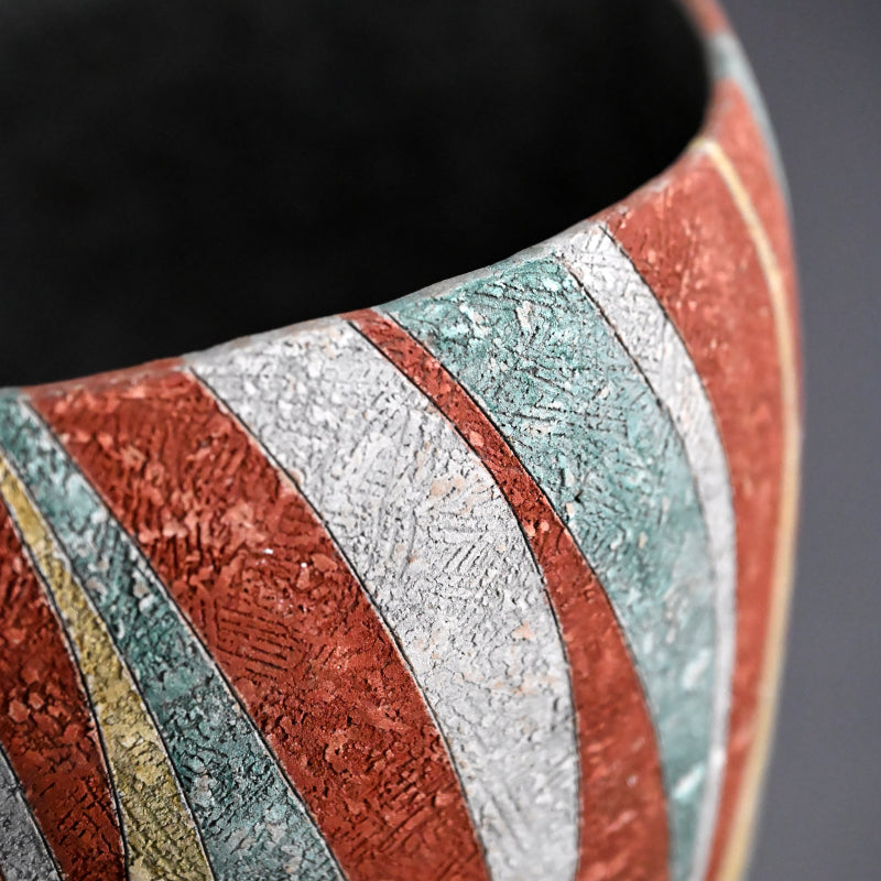 Unusually Colorful Vase ー加古 勝己 “彩陶”