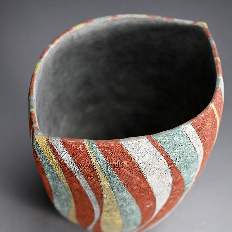 Unusually Colorful Vase ー加古 勝己 “彩陶”