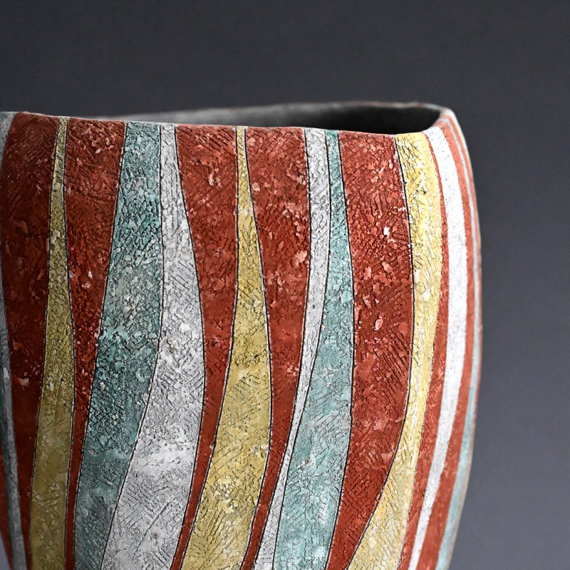 Unusually Colorful Vase ー加古 勝己 “彩陶”
