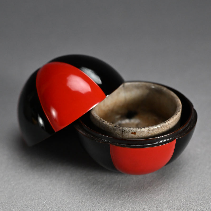 Early Kenjo Karatsu Guinomi in a Lacquer Ball Box